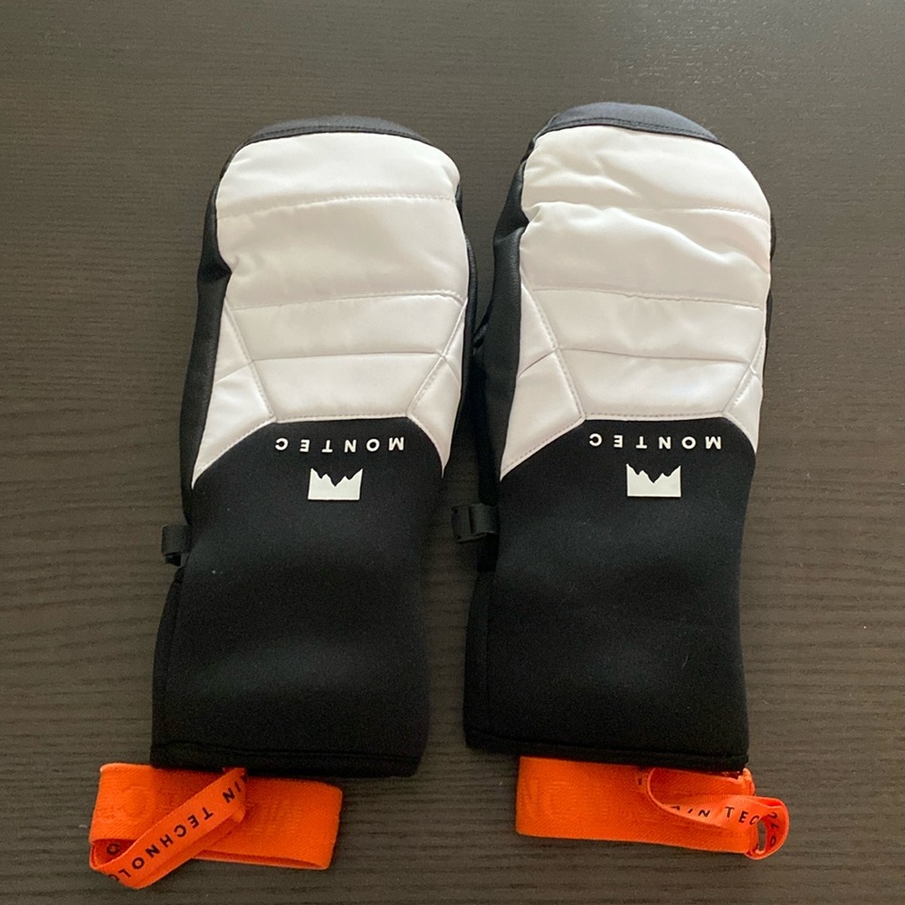 Montec Mittens